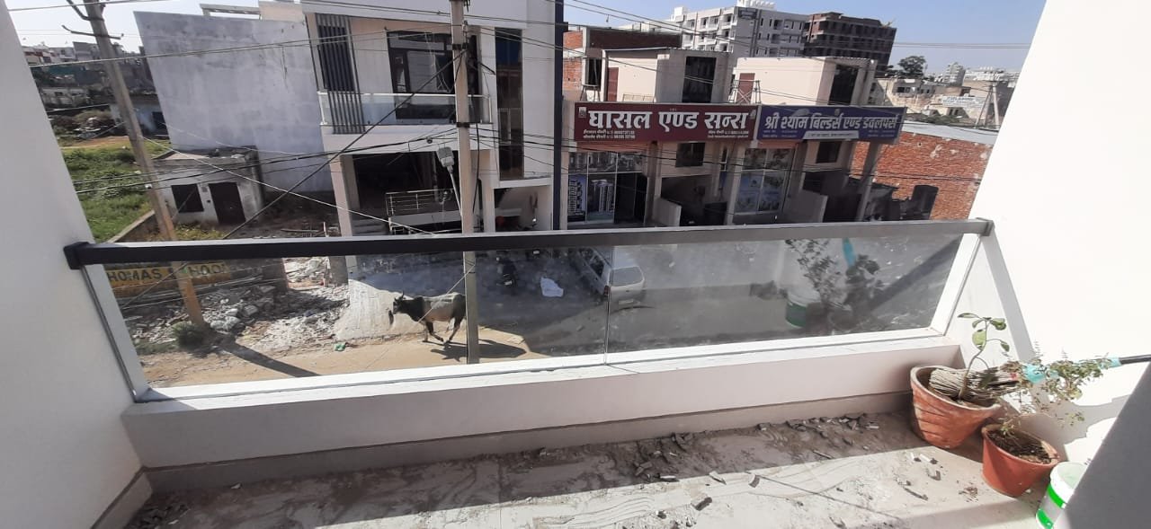 Aluminium  Glass Railing in Jaipur